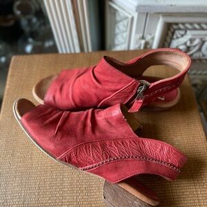 Miz Mooz red Leather chunky heeled sandals Chase 39 Womens 8.5 peep toe